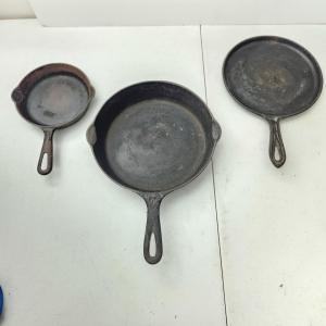 Photo of Lot of 3 Cast Iron 2 Griswold Pans 1 Round Griddle