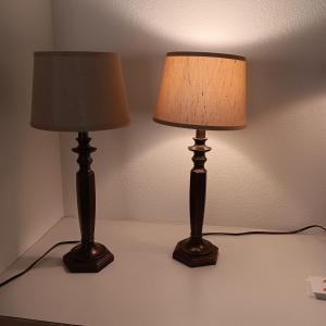 Photo of A PAIR OF MATCHING TABLE LAMPS