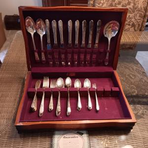 Photo of WM ROGERS SILVER PLATED 8 PLACE SETTING OF FLATWARE W/EXTRAS IN A CHEST