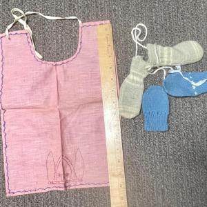 Photo of 2 pairs of mittens and a bib-doll accessories