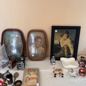 Photo of Sale - House full of antiques and collectibles