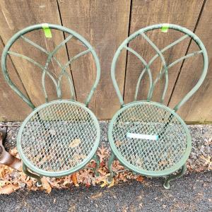 Photo of Glass Top Patio Table & 2 Wire Mesh Chairs 27" dia table