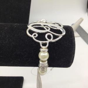 Photo of Pearl fashion bracelet