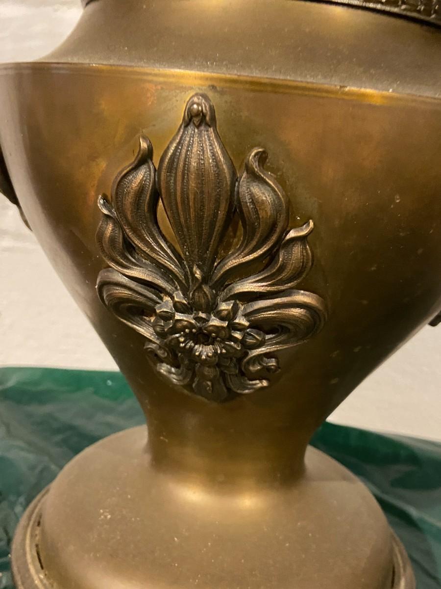Photo 5 of Antique Brass Fleur de Lis Kerosene/Hurricane Lamp (Possibly Volkmar, No Decorat