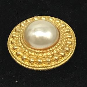 Photo of Vintage gold toned and pearl brooch