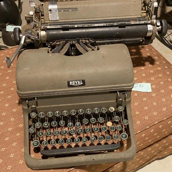 Photo of Vintage 1940s Royal Typewriter