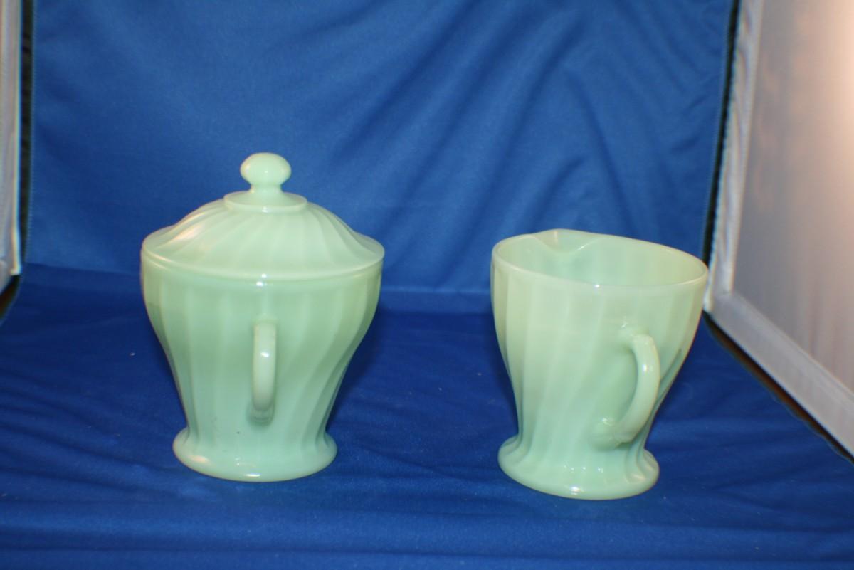 Photo 4 of Vintage Anchor Hocking Creamer Pitcher and Covered Sugar Bowl