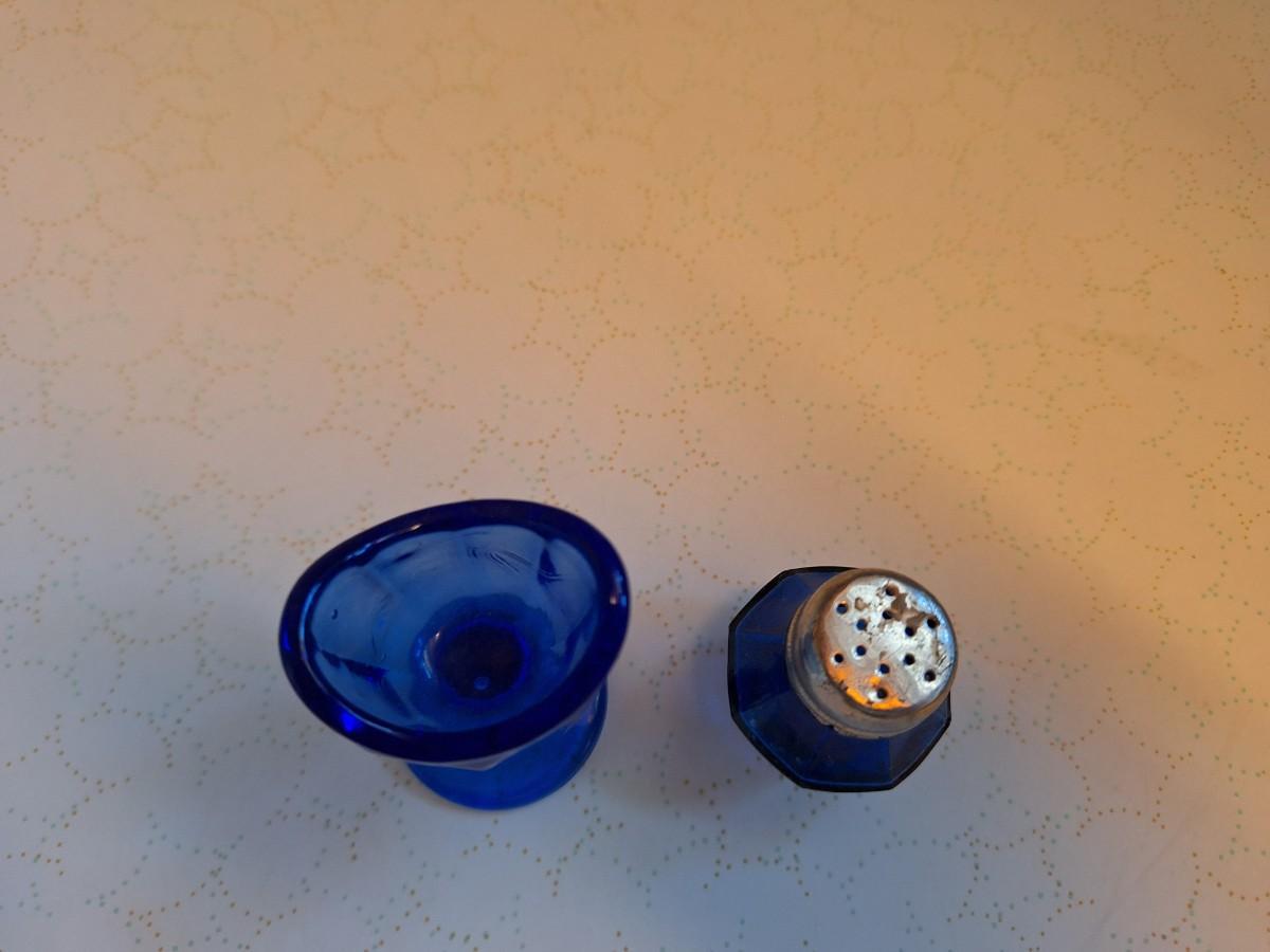Photo 2 of 2 pc Cobalt blue Shaker & eye wash