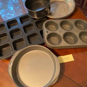 Photo of Lot of Kitchen Cookware