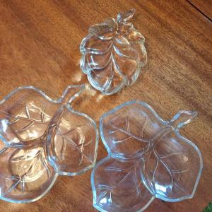 Photo of 3 leaf dishes