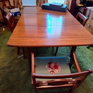 Photo of Dining room table w/4 chairs &pads