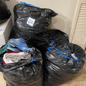 Photo of B25- 5 bags of clothing