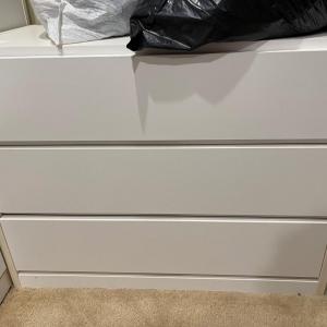 Photo of B22-3 drawer dresser (Reff)