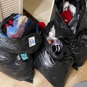 Photo of B26-2.5 bags of clothing