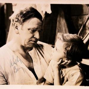Photo of Wally Beery signed portrait photo 