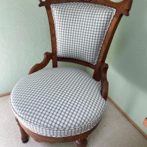 Photo of Antique slipper chair