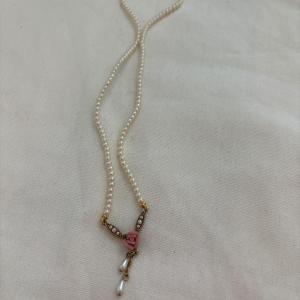 Photo of Mid century pearl with rose necklace