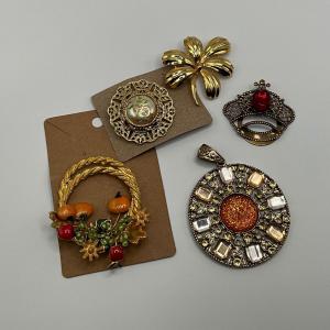 Photo of Jewelry, pins, clip, pendant. Gold tones