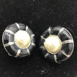 Photo of Vintage Faux Pearl Cabochon Lucite Cabochon with Black Enamel CLIP EARRING White
