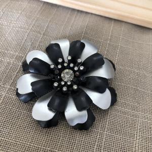 Photo of Flower Button brooch