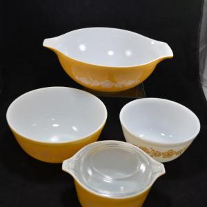 Photo of Vintage PYREX Assorted ‘Butterfly Gold’ Mixing Bowls, More