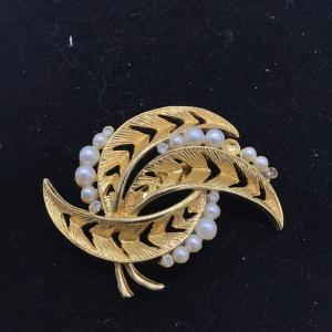 Photo of Vintage faux pearl leaf brooch