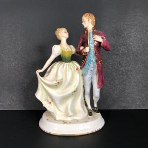 Photo of LOT 48B: Vintage 1974 Royal Doulton Young Love HN 2735 Figurine