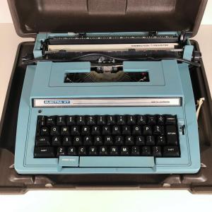 Photo of LOT 46G: Smith Corona Elextra XT Typewriter w/ Case