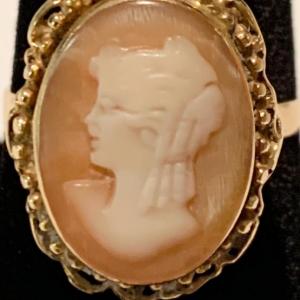 Photo of 18k Yellow Gold Cameo Estate Ring Size 8 5 grams