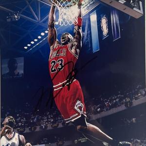 Photo of Chicago Bulls Michael Jordan signed photo