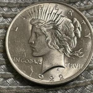 Photo of 1922-P UNCIRCULATED CONDITION PEACE SILVER DOLLAR AS PICTURED.