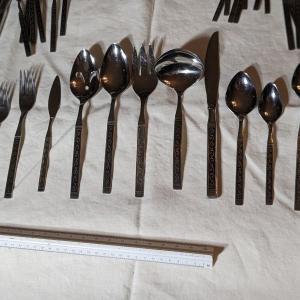 Photo of VTG ONEIDA MCM SPANISH COURT 8, 8 Pc place Setting& assorted serving