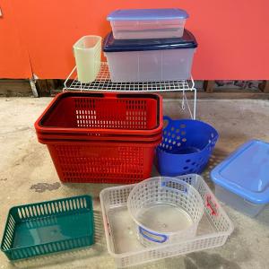 Photo of LOT 229G: Collection Of Plastic Ware/ Containers & More