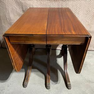 Photo of 1949 Vintage Duncan Phyfe Table with 3 leaves