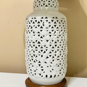 Photo of MAKITA ~ Porcelain Reticulated Table Lamp