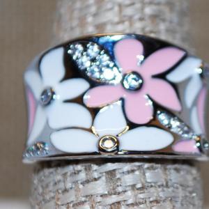 Photo of Size 8½ Pink & White Flowers Ring in an Enamel Style on a Silver Tone Band (6.9
