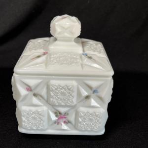 Photo of Westmoreland old quilt sqare box