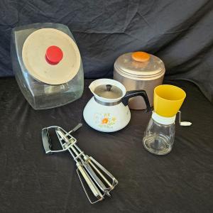Photo of ‘Kitschy’ Kitchen Containers and Accessories (K-DW)