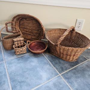 Photo of Longaberger and Other Assorted Baskets (SR-DW)