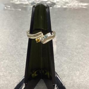 Photo of 10kt gold ring (size9)