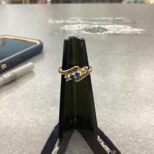 Photo of 10kt gold ring ( Size 7.5)