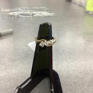 Photo of 14kt gold ring ( Size 7)