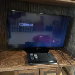 Photo of LG 39” TV & Samsung DVD Player (BD-MG)