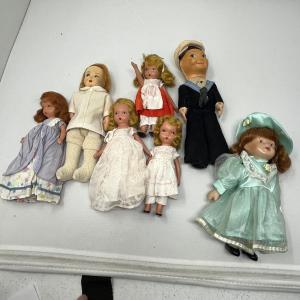 Photo of Lot of 7 dolls