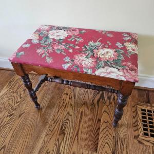 Photo of Floral Vanity Stool and Rug (DR-DW)