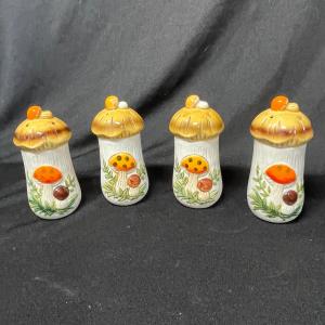 Photo of Merry Mushrooms Shakers