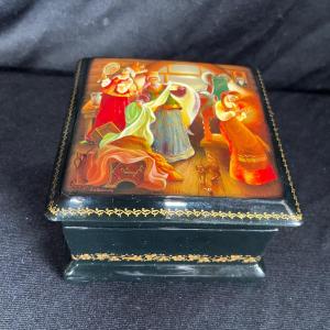 Photo of Russian painted trinket box