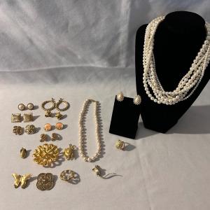 Photo of Pearls with Clip Earrings and Pins (K-BB)