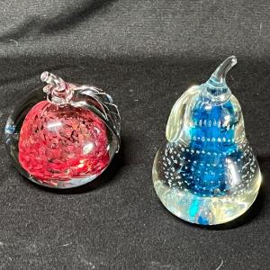 Photo of Controlled bubble fruit paperweights