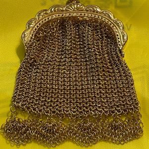 Photo of French Art Nouveau Gold-tone Dainty Mesh Coin Purse in VG Preowned Condition.